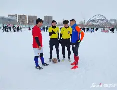  冰球夜战：滇池天虎队翻盘天山霹雳队，临门一脚致胜年轻人站出来了
